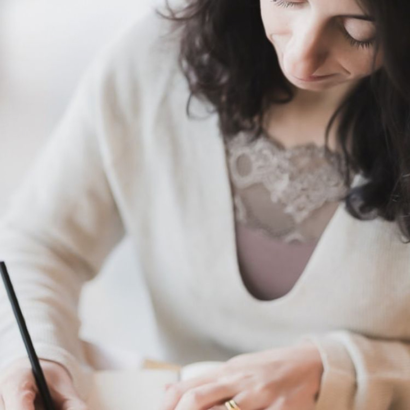 Sonia schreibt Notizen